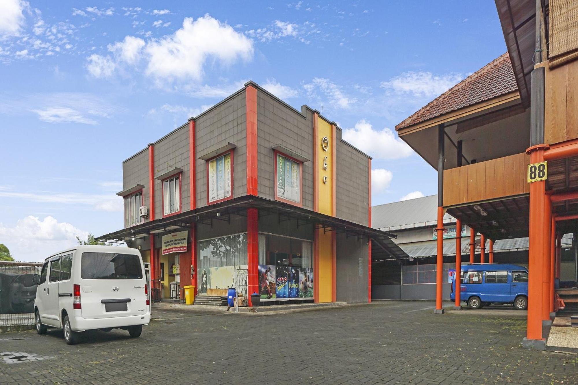 Oyo 91084 Oke Guest House Malang Exteriér fotografie