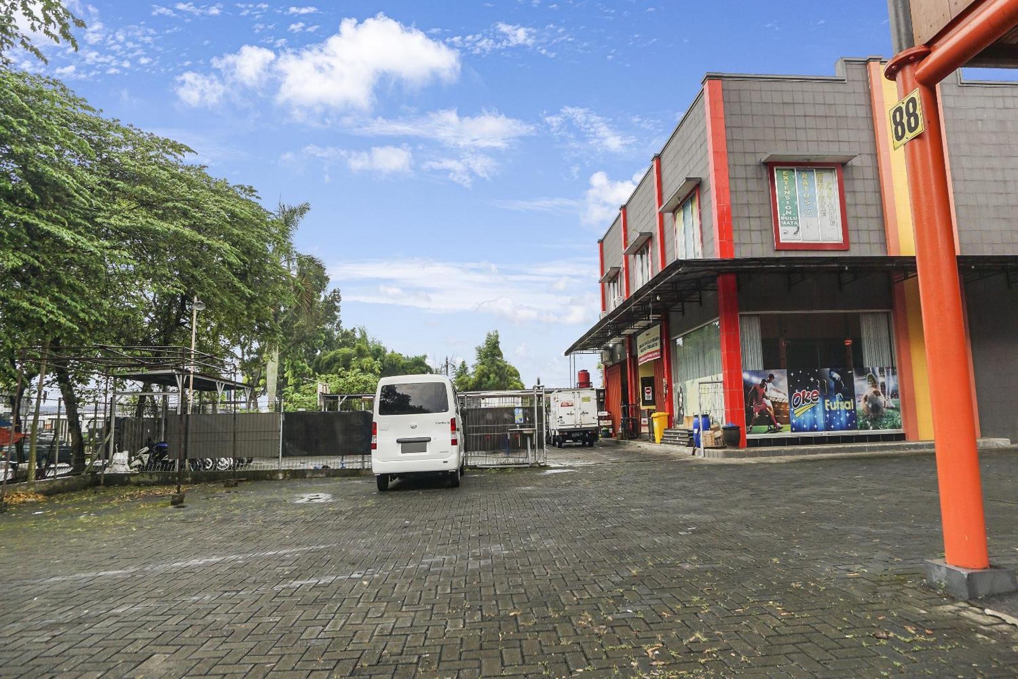 Oyo 91084 Oke Guest House Malang Exteriér fotografie