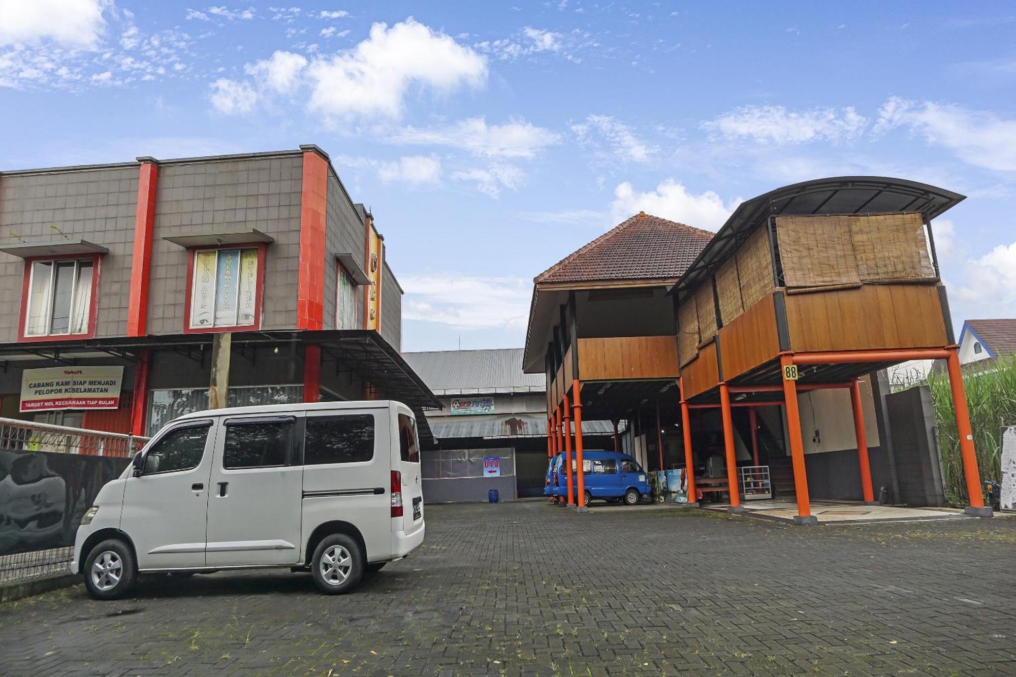 Oyo 91084 Oke Guest House Malang Exteriér fotografie