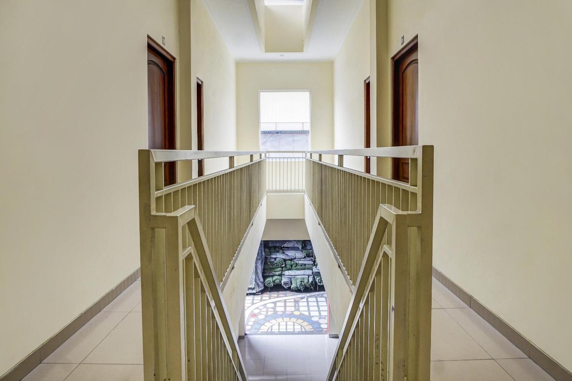 Oyo 91084 Oke Guest House Malang Exteriér fotografie
